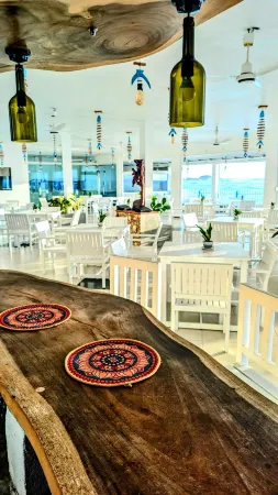 The Blue Crab Beach Hotel Отели рядом со станцией Hikkaduwa Railway Station