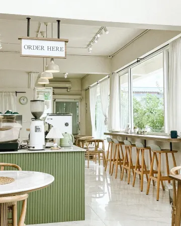 Charisma Hotel Отели рядом с достопримечательностью «Wat Map Ta Phut»