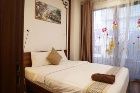The Windie Home - Bright Corner Room - Street View - Hoan Kiem Lake