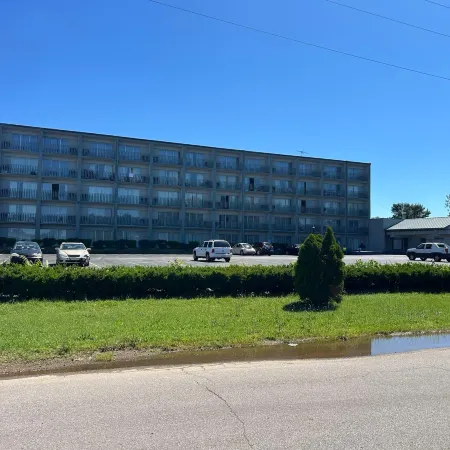 Twin City Inn & Suites