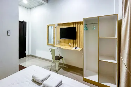 RedDoorz Plus @ Krishna Homestay Kupang Отели в г. Купанг