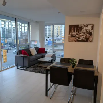 Modern 2 Bed Condo with AC and Parking Hotels near Chinatown