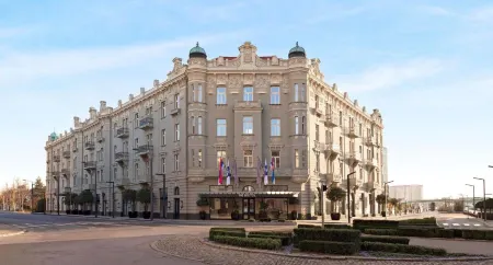 The Bristol Belgrade Отели рядом с достопримечательностью «Здание Старого дворца в Белграде»