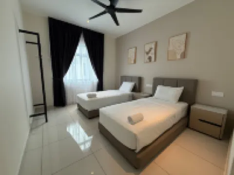 Karaoke Cozy Landed Home • Sutera & Paradigm@10pax