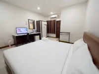 วริศธร เรสซิเด้น