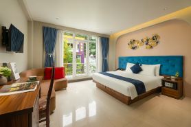 The Oversleep Catba Hostel & Pool Bar