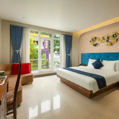 The Oversleep Catba Hostel & Pool Bar Hotels near Cannon Fort