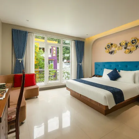 The Oversleep Catba Hostel & Pool Bar Отели рядом с достопримечательностью «Порт Cat Ba»