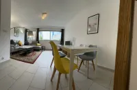 10 min walk to metro, 2 bedrooms, la défense, parking