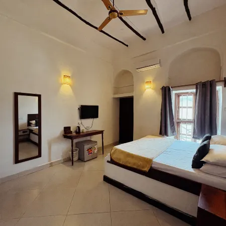 Stonetown Tides Hotel