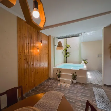 Monggo Nginep @Kotagede 5 Rooms with Tropical Pool
