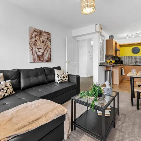 Free Parking | Families |Open plan | Contractors |