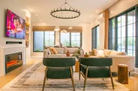 Rabi Residence - Modern Farmhouse sleeps 4 - Pet friendly