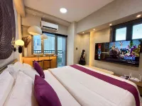 Modern End Unit in Edsa Mandaluyong - 3-Star