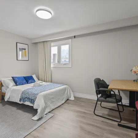 Private Room Downtown Toronto Queen Street Oasis