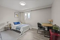 Private Room Downtown Toronto Queen Street Oasis - New