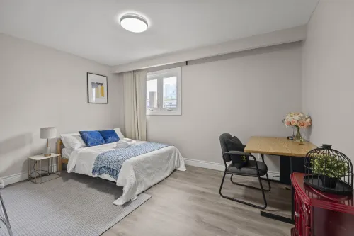 Private Room Downtown Toronto Queen Street Oasis - 2성급