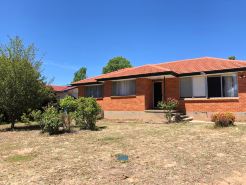 Scullin 3BR House (WiFi, Netflix, Free Parking)