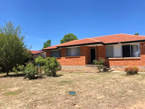 Scullin 3BR House (WiFi, Netflix, Free Parking) - Homestays