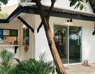 Private Garden house, Banrublom Rayong beach +Free wifi (Pool villa)