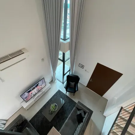 5 BEDROOMS RESIDENTIAL HOME WITH FREE WIFI