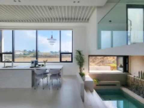 窗景休息室-泳池別墅