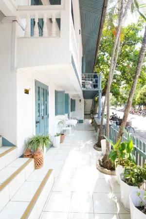 Chair Riverside Villa Отели в г. Луанг Прабанг