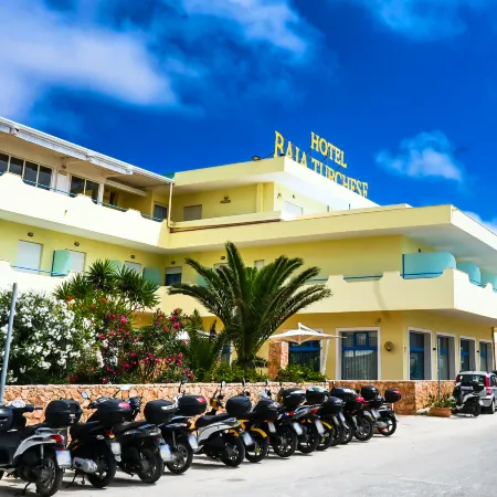 HOTEL BAIA TURCHESE Отели рядом с достопримечательностью «Пляж Кала-Мадонна»