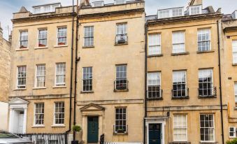 Grand Georgian Townhouse with Garden