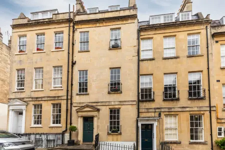 Grand Georgian Townhouse with Garden