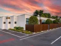 Dodu trophycal Pool Villa near by Airport