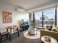 Modern Hawthorn 1BR Walk to Cafes & Transport 霍索恩區酒店