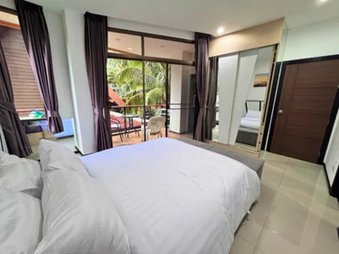 รูปภาพของCozy Family Apartment at Nai Harn Beach