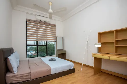 Stylish 4BR Near Paradigm Mall, Pool, Free Parking