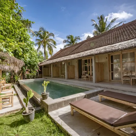 Golden Garuda Cottages at Diamond Beach Hills Отели рядом с достопримечательностью «Холм Букит-Телетабис»