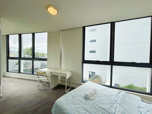 850 meters on foot to reach Mascot Railway Station, 17 minutes to reach Sydney Airport