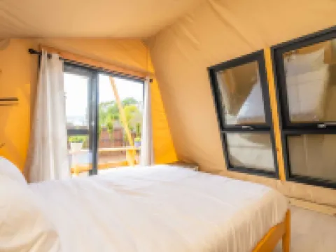 Urban Glamping Oasis: Comfort & Adventure Combined Hotels in Glendora
