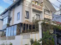 NEST HOUSE Homestay Hotel dekat Lembah Emas