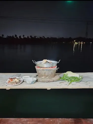 รูปภาพของเรือนรอยน้ำ บ้านกามเทพ อัมพวา โฮมสเตย์