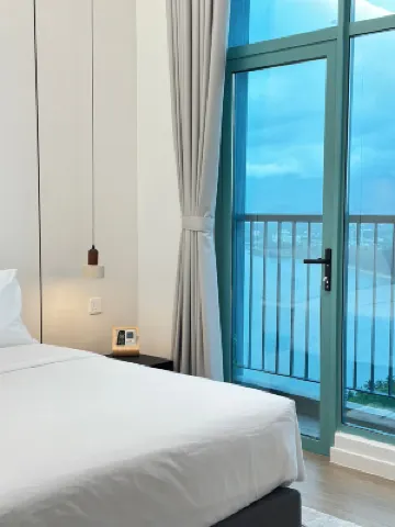 Deluxe 1BR/ Seaview and Mountain View with balcony