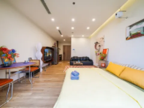 Calm Homestay - Onsen Ecopark Lakeview Hotels in Van Giang District