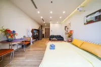 Calm Homestay - Osen Ecopark Lakeview Hotels in Phung Cong