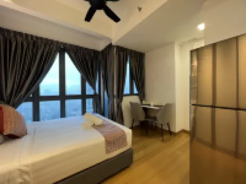 เดอะ โคโลนี บาย อินฟินิทัม เคแอลซีซี ออรา สวีทส์