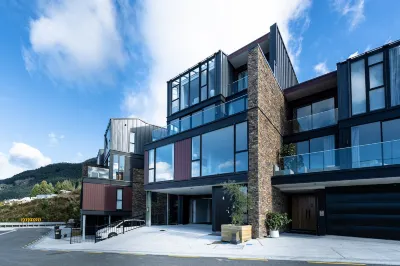 The Alpine Lakeview Luxe Retreat by Peakhost Các khách sạn ở 