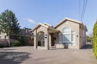 Vancouver Stay -- Downtown Richmond Luxury House Walk to Bus Station,Restaurants & Mall - 4-Star