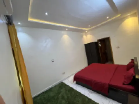 Spacious 2 Bedroom in City Center Cotonou โรงแรมใน