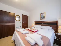 Bozcaada Albatros Otel ボズカーダのホテル