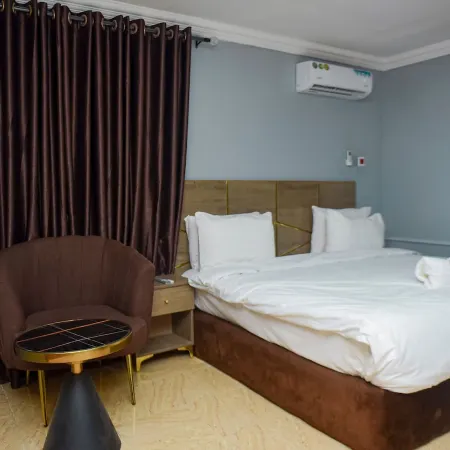 Living Space Apartment Emerald Suite