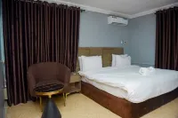 Living Space Apartment Emerald Suite - Apartemen