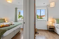 Stylish Central Warrington Stay | Free Parking - Condos